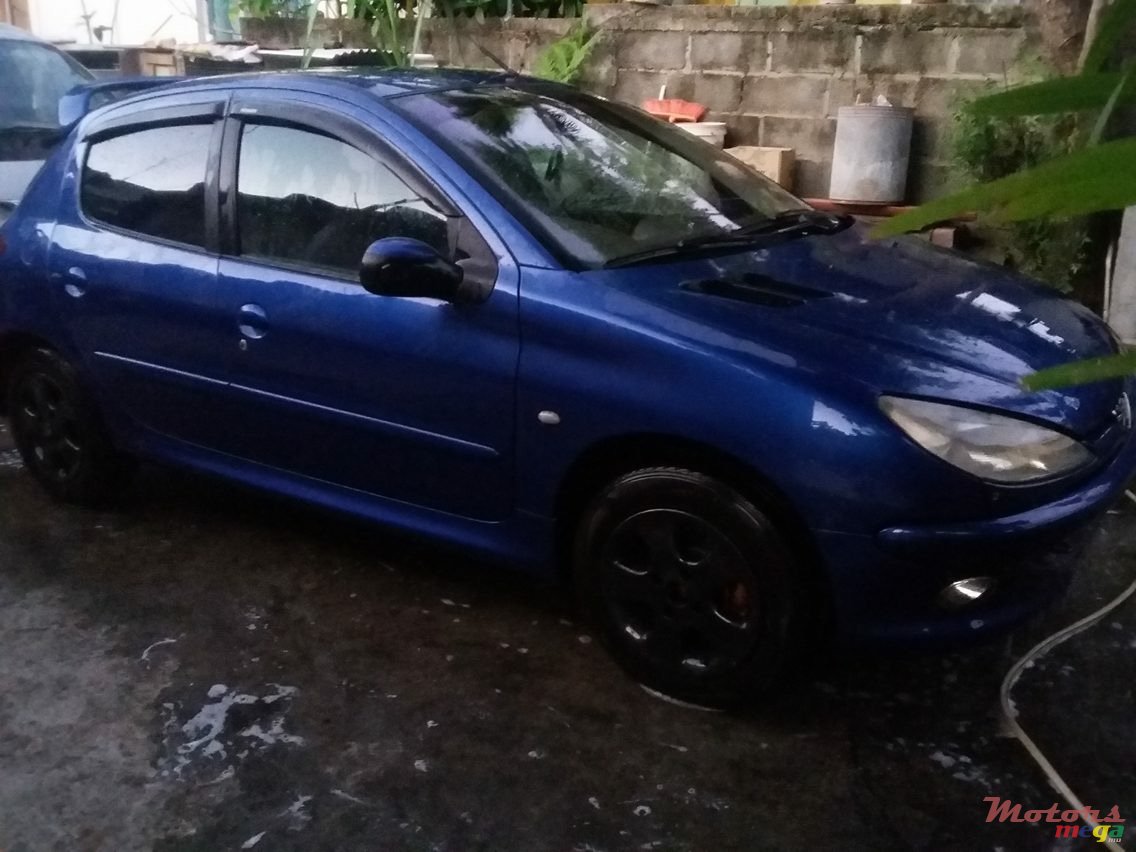 2003' Peugeot 206 photo #1