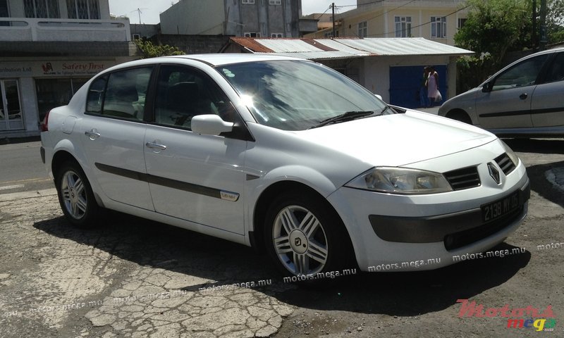 2005' Renault Megane photo #2