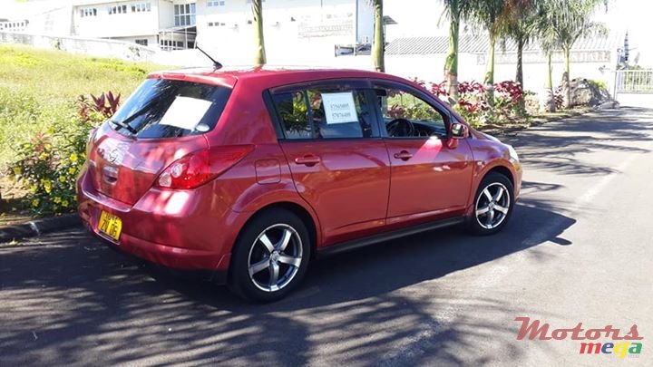 2006' Nissan Tiida Hatchback photo #2