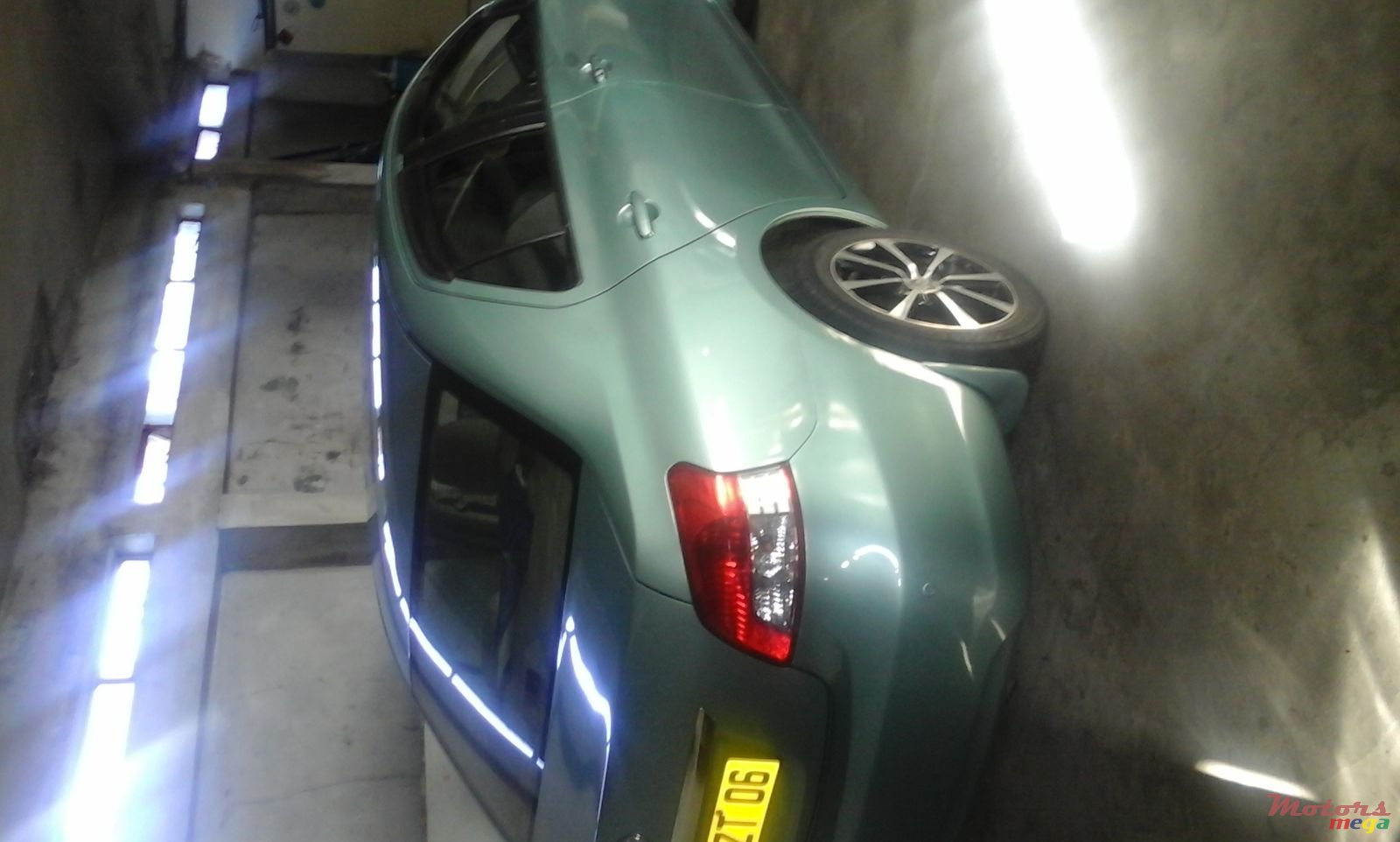 2006' Toyota Belta photo #1