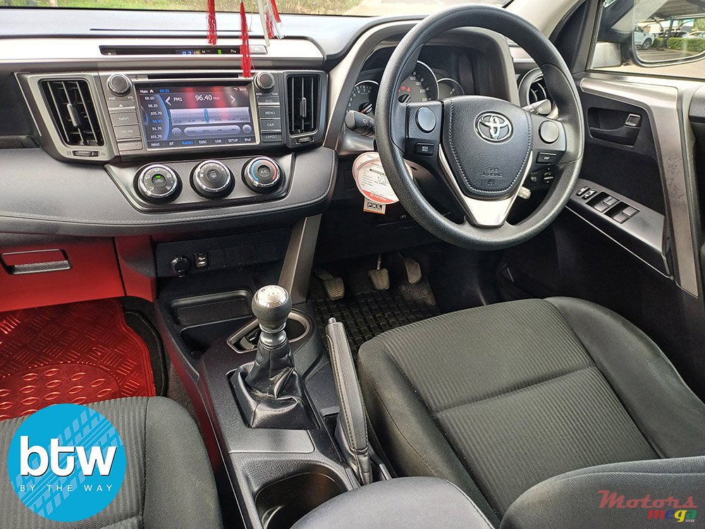 2017' Toyota RAV4 photo #5