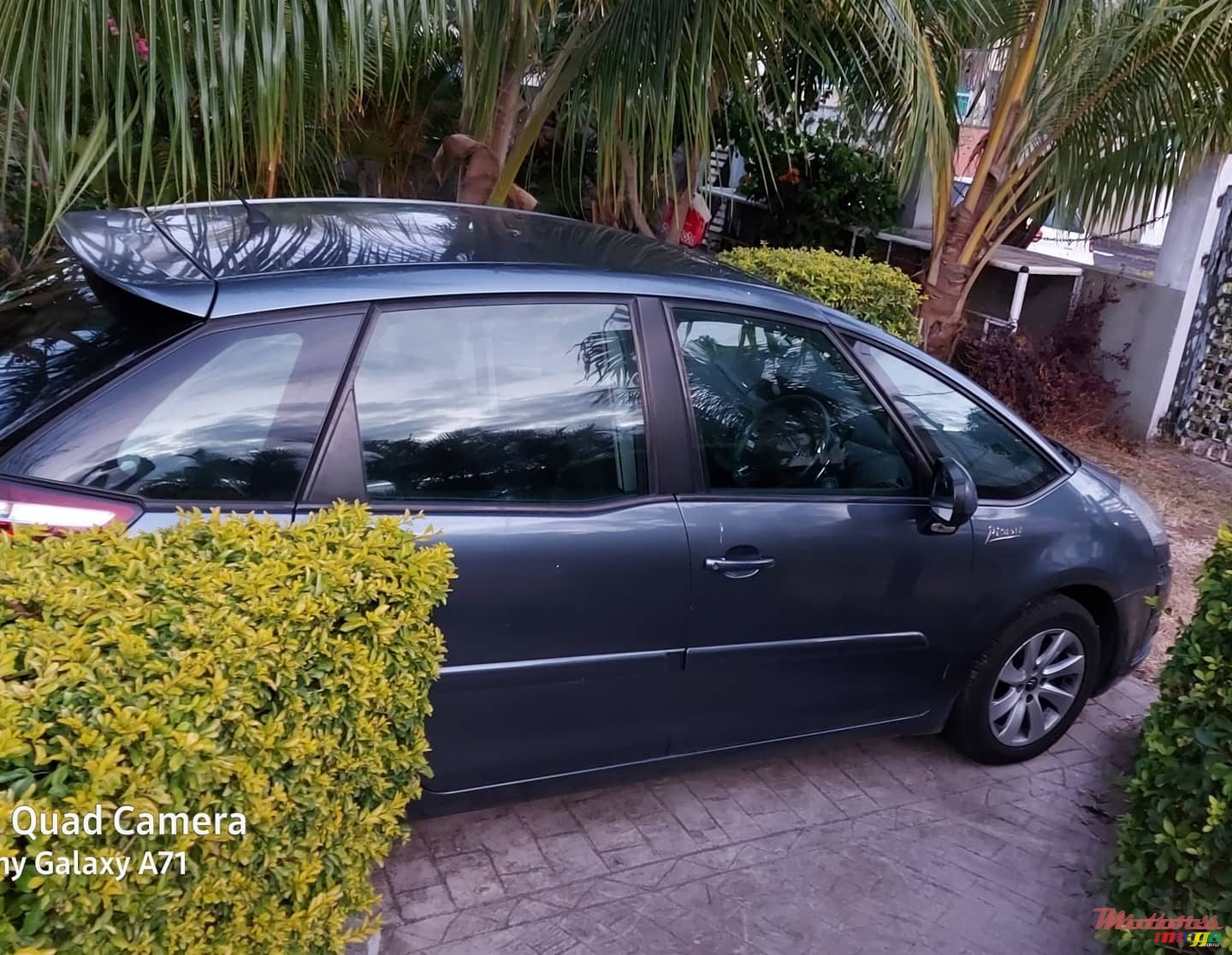 2011' Citroen Grand C4 Picasso dorigine photo #3