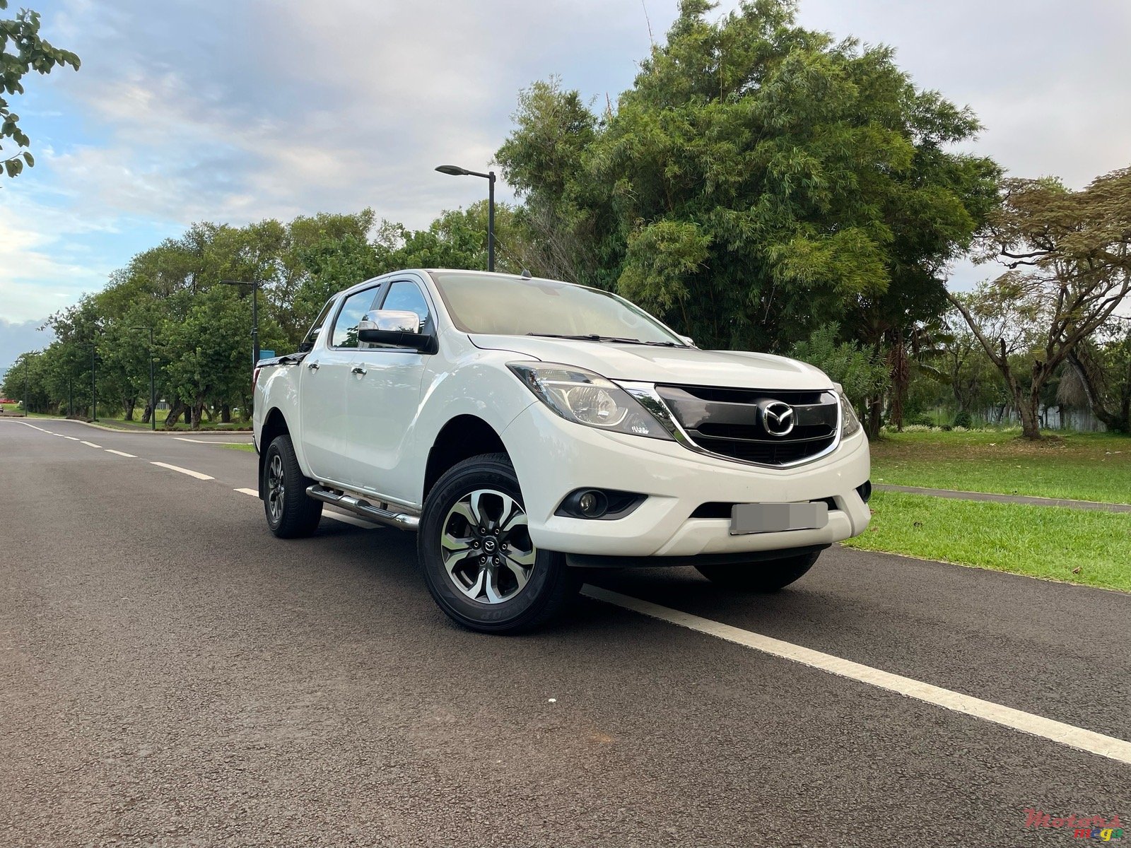 2015' Mazda BT-50 photo #1