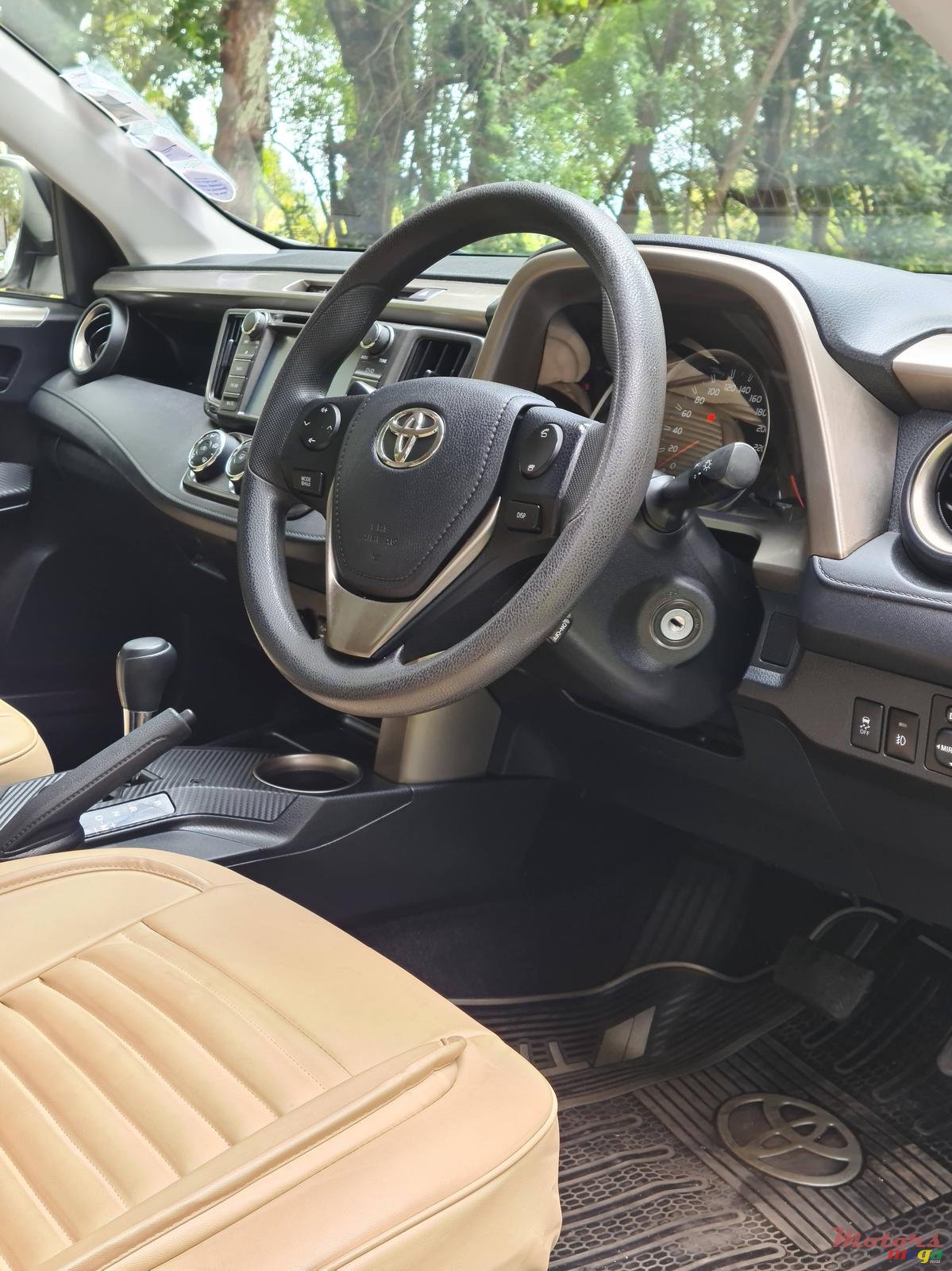 2013' Toyota RAV4 photo #4