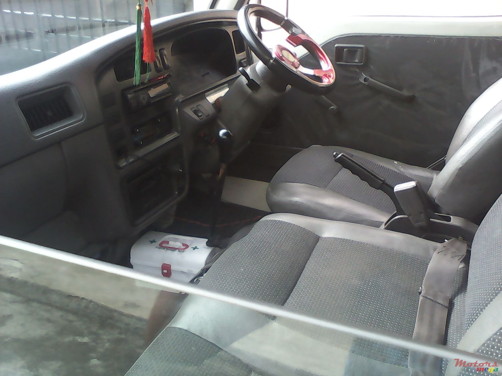 1999' Nissan urvan photo #4