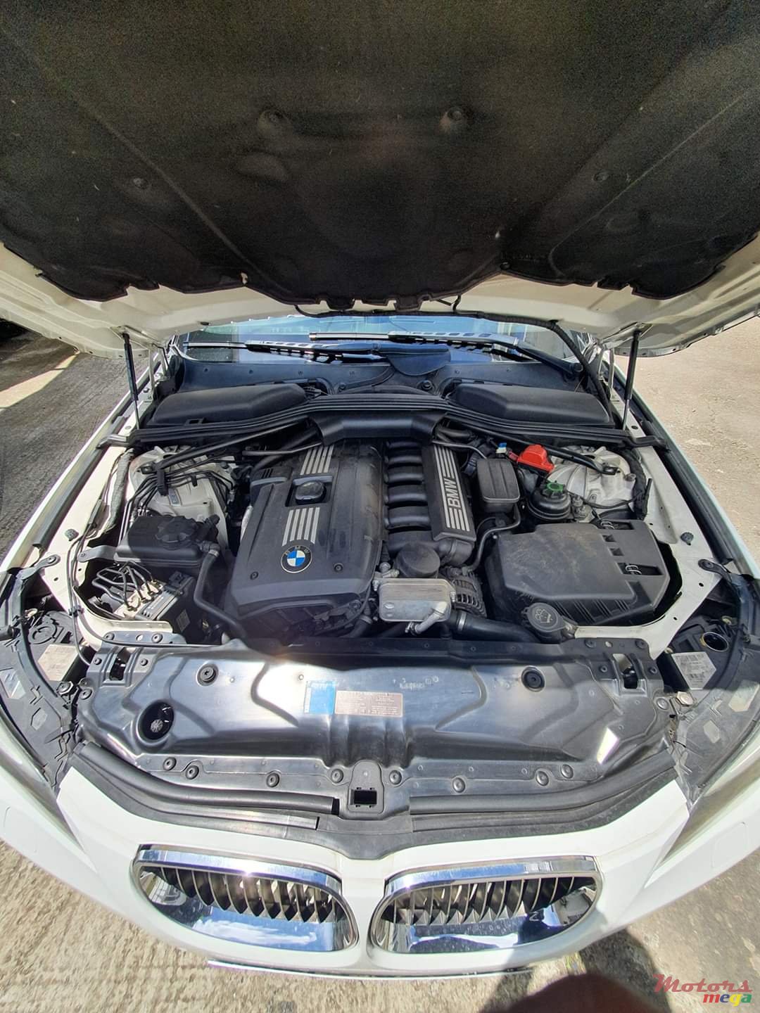 2008' BMW 523 photo #7