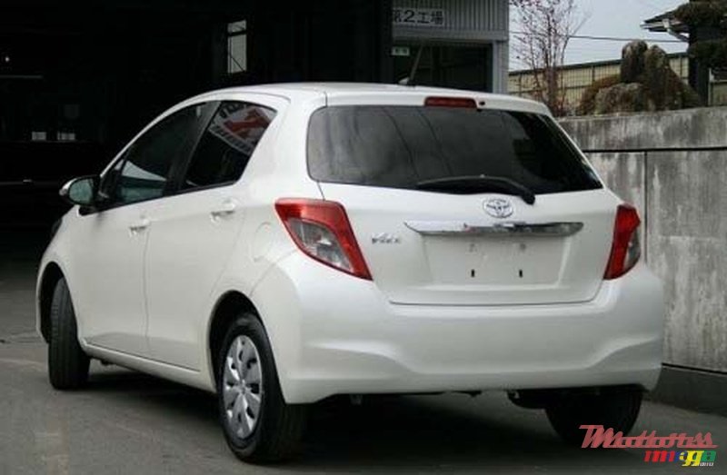 2013' Toyota Vitz photo #1