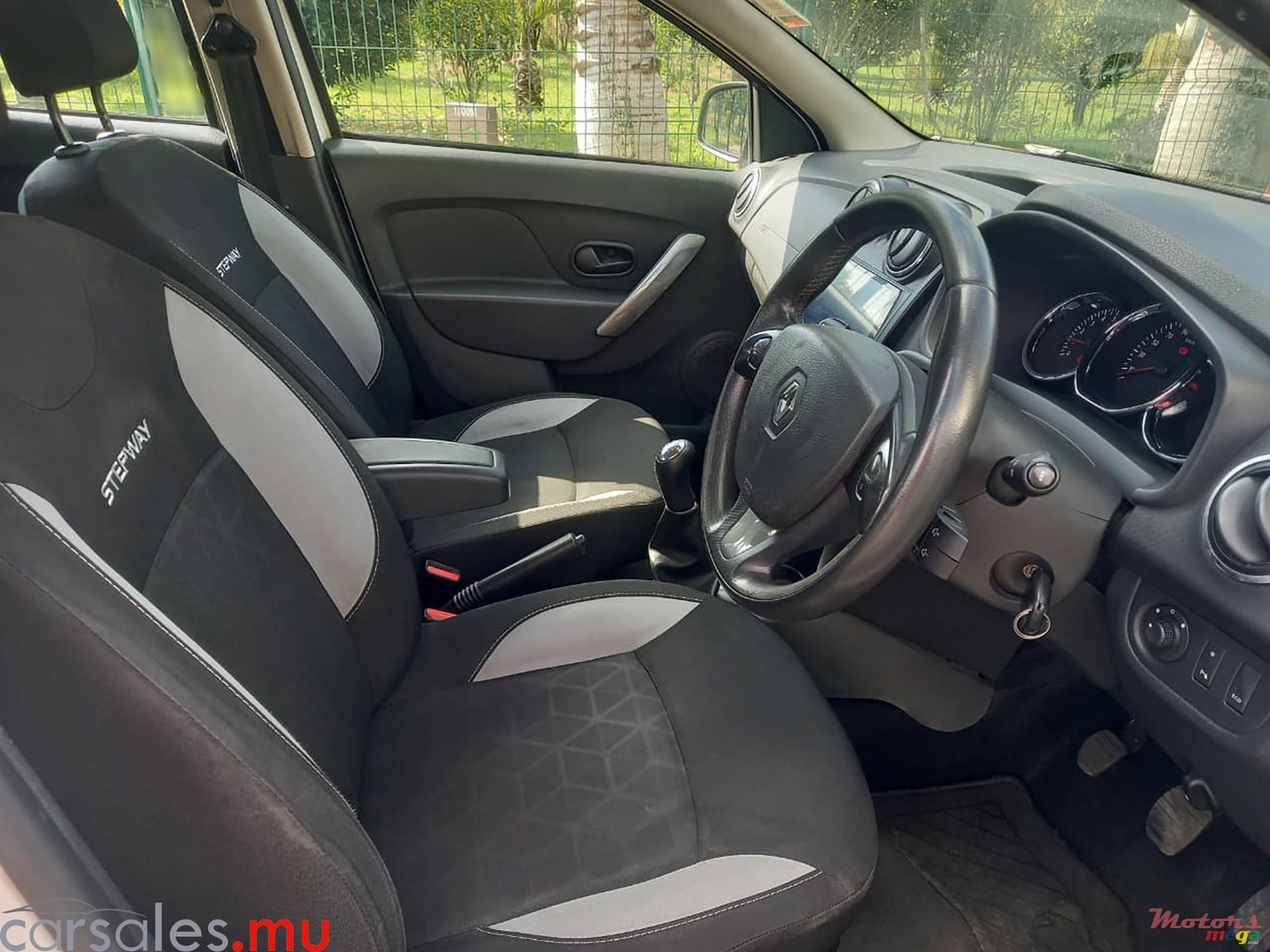 2015' Renault Sandero StepWay 0.9T photo #5