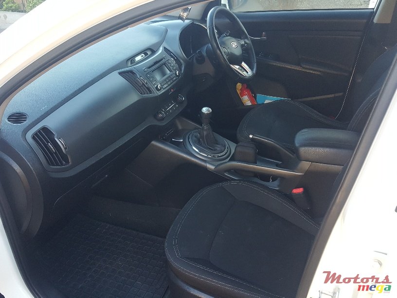 2012' Kia Sportage photo #5