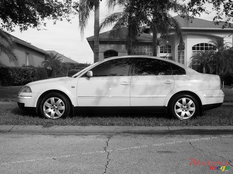 2001' Volkswagen Passat Highline 1.9TDi photo #1