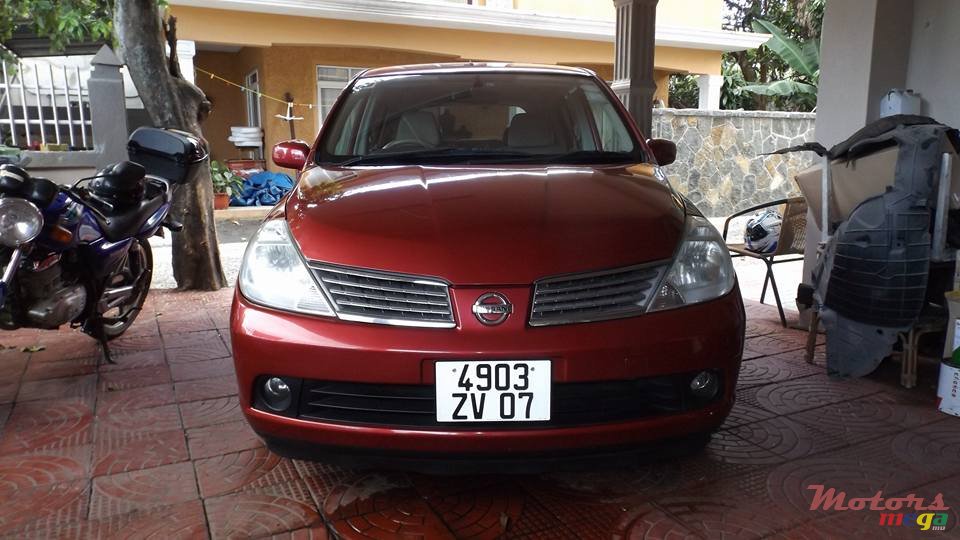 2007' Nissan Tiida photo #1