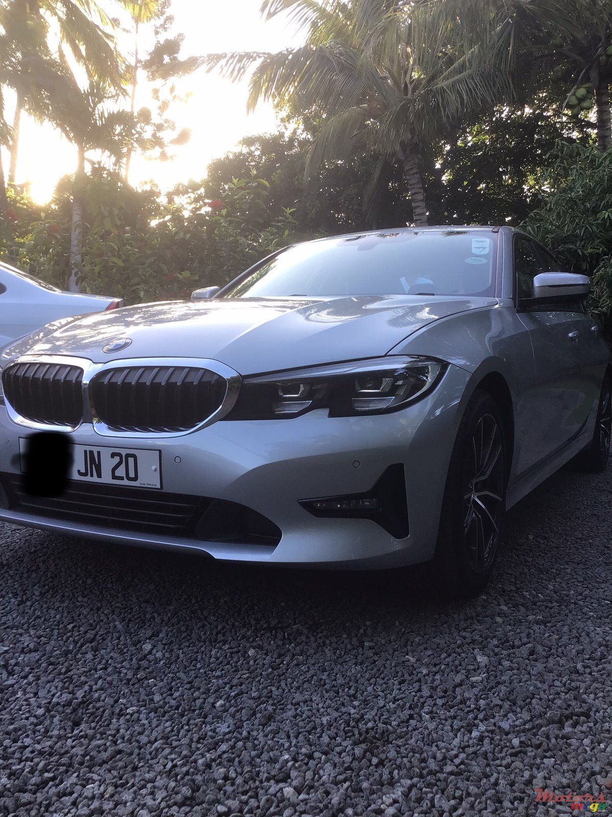 2020' BMW 330 photo #2