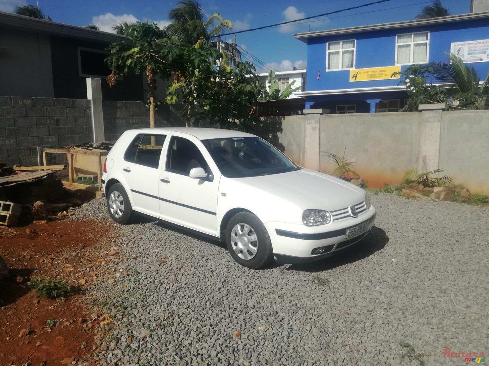 2001' Volkswagen Golf photo #4