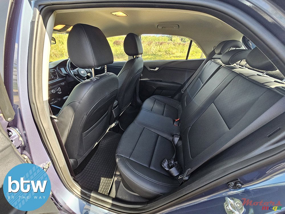 2020' Kia Rio photo #6