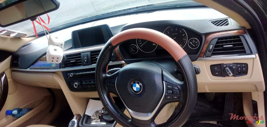 2012' BMW 3 Series Sedan 320i or Exchange photo #2