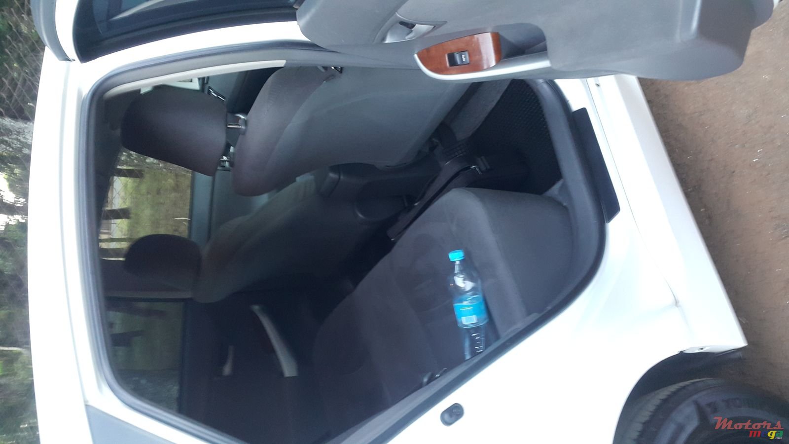 2011' Toyota Prius photo #5