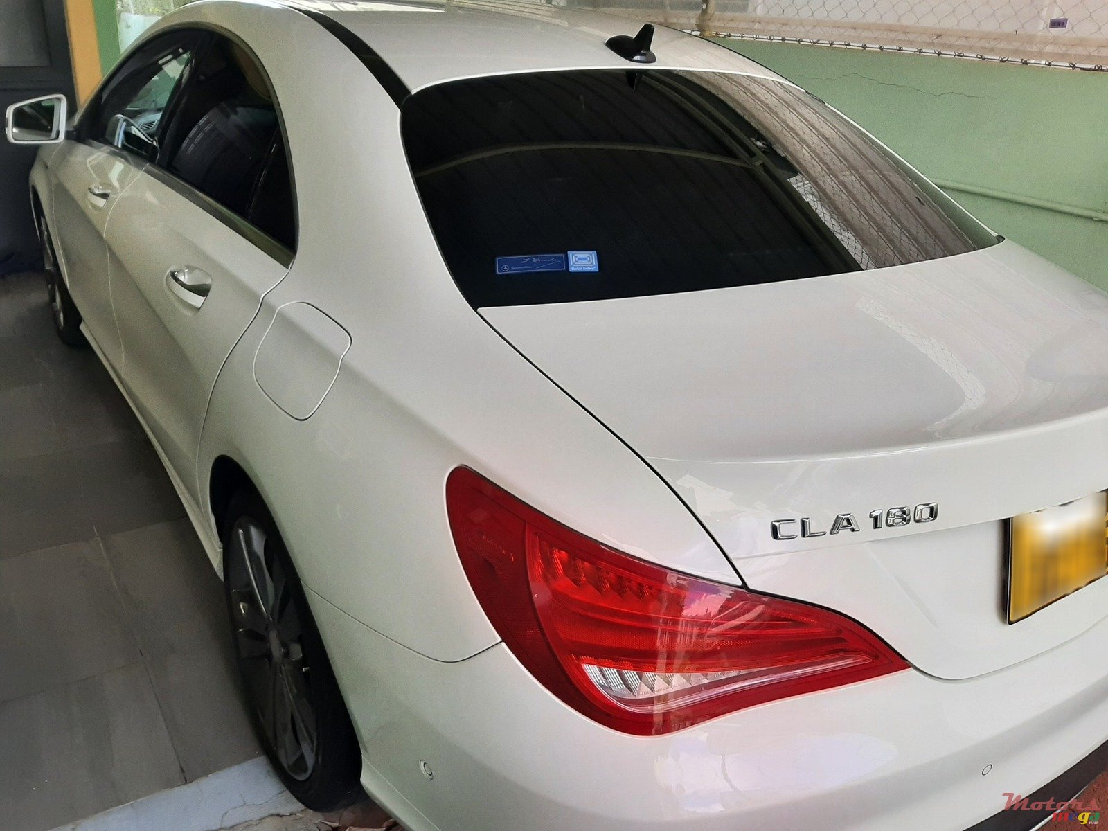 2015' Mercedes-Benz CLA 180 na photo #2