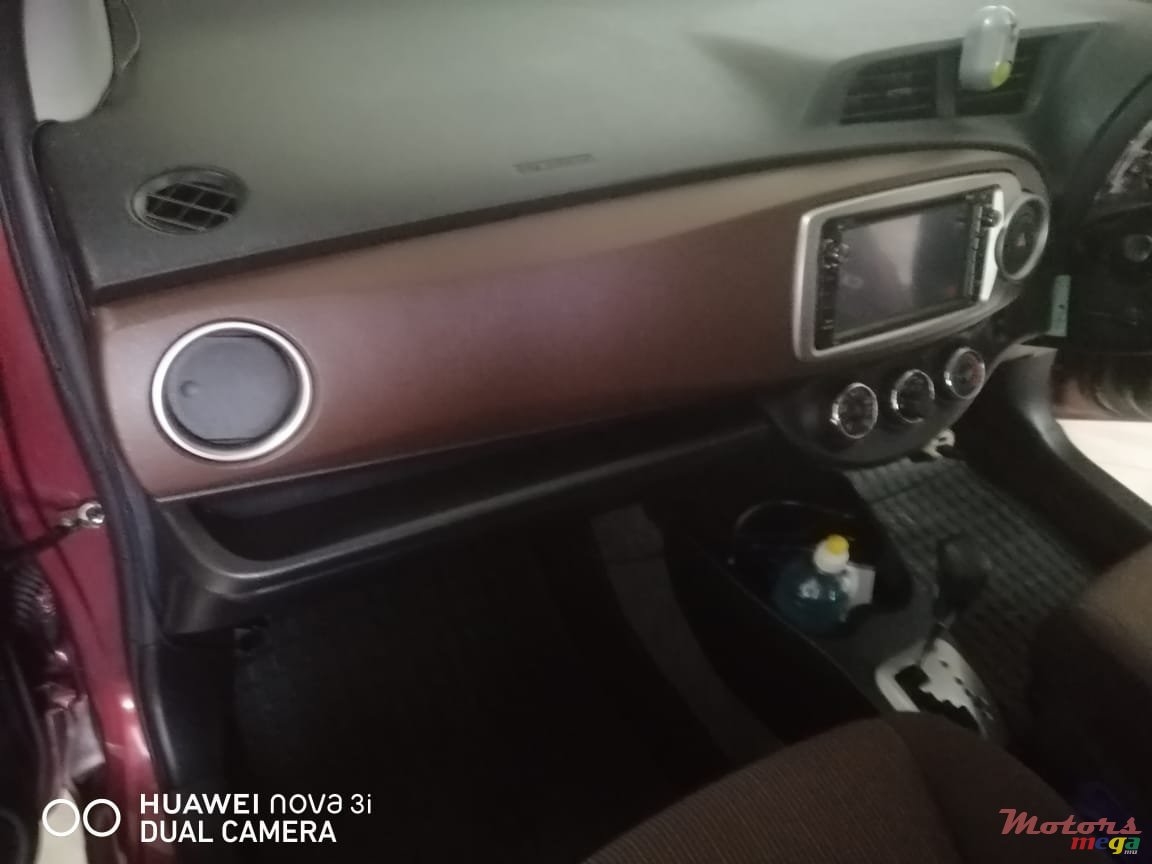 2011' Toyota Vitz photo #3