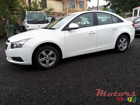 2012' Chevrolet Cruze photo #3