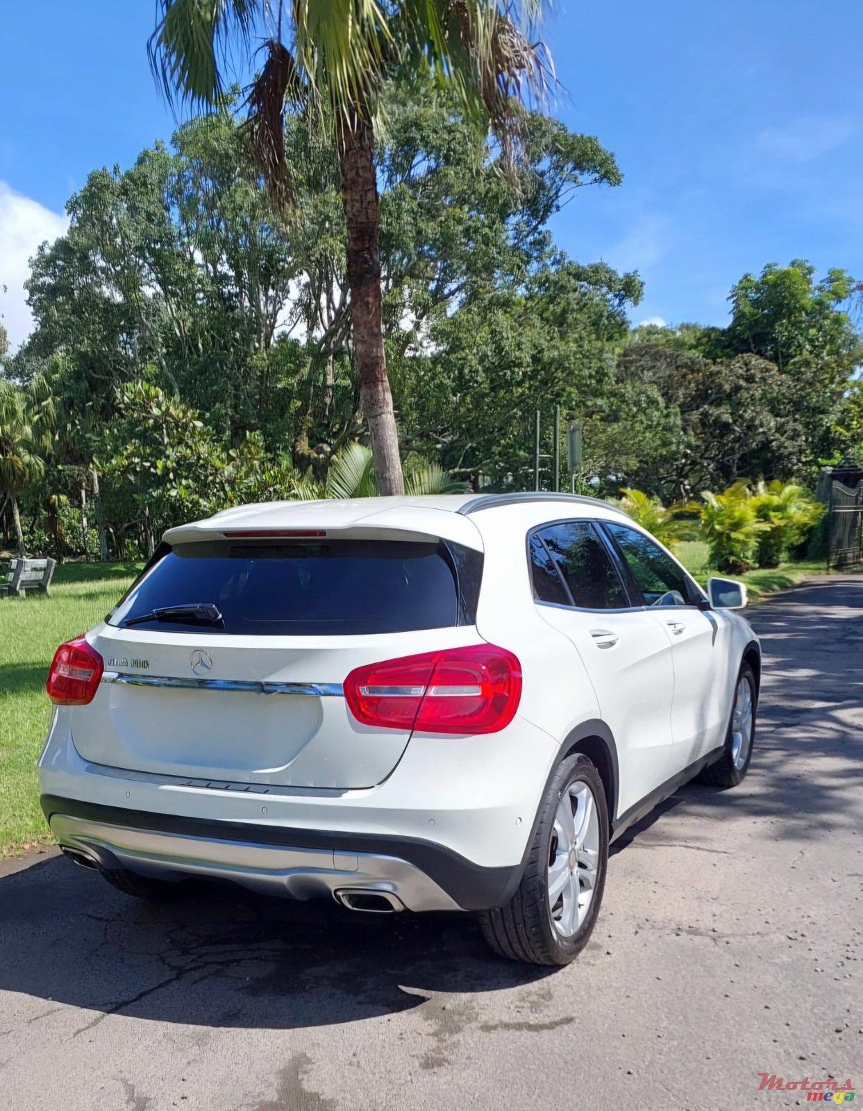 2016' Mercedes-Benz GLA 180 photo #1
