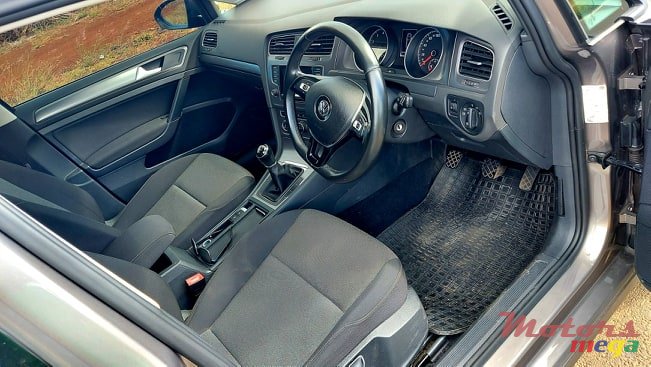 2015' Volkswagen Golf VII 1.2 TSI photo #6