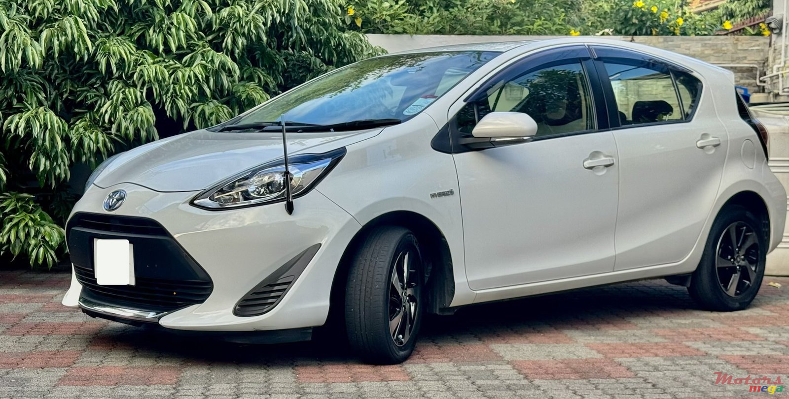 2019' Toyota Aqua photo #1