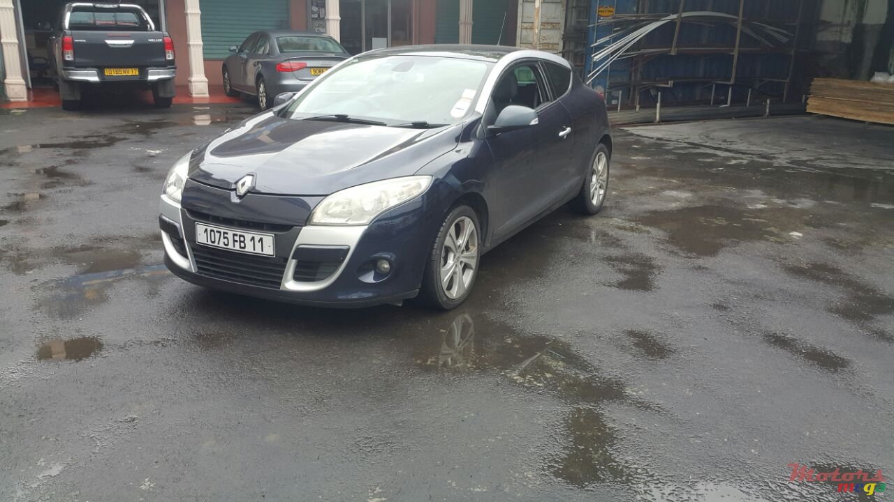 2011' Renault Megane RS photo #1