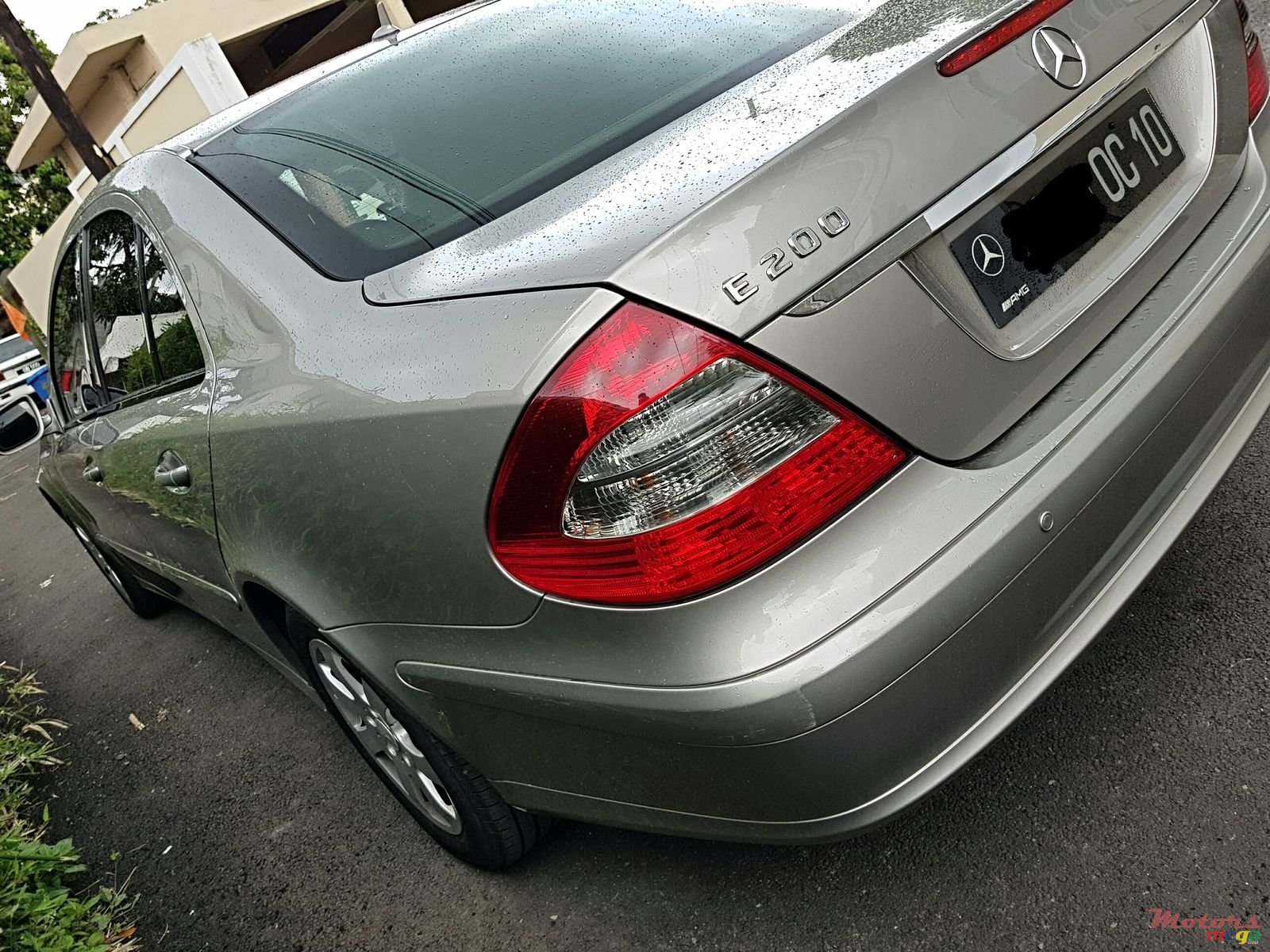 2010' Mercedes-Benz E 200 photo #4