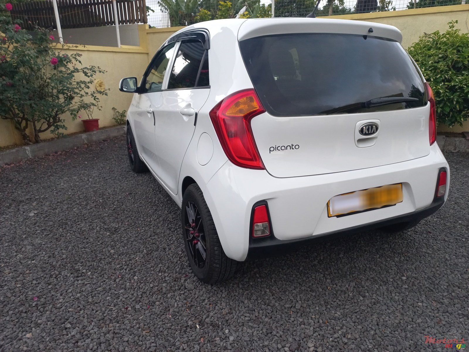 2017' Kia Picanto MANUAL photo #6