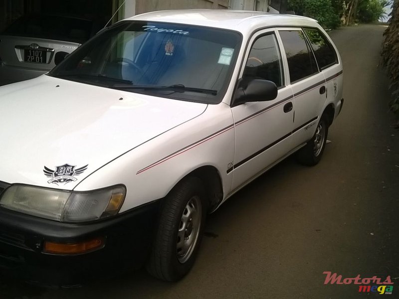 2002' Toyota Corolla spoiler..CD player etc photo #7