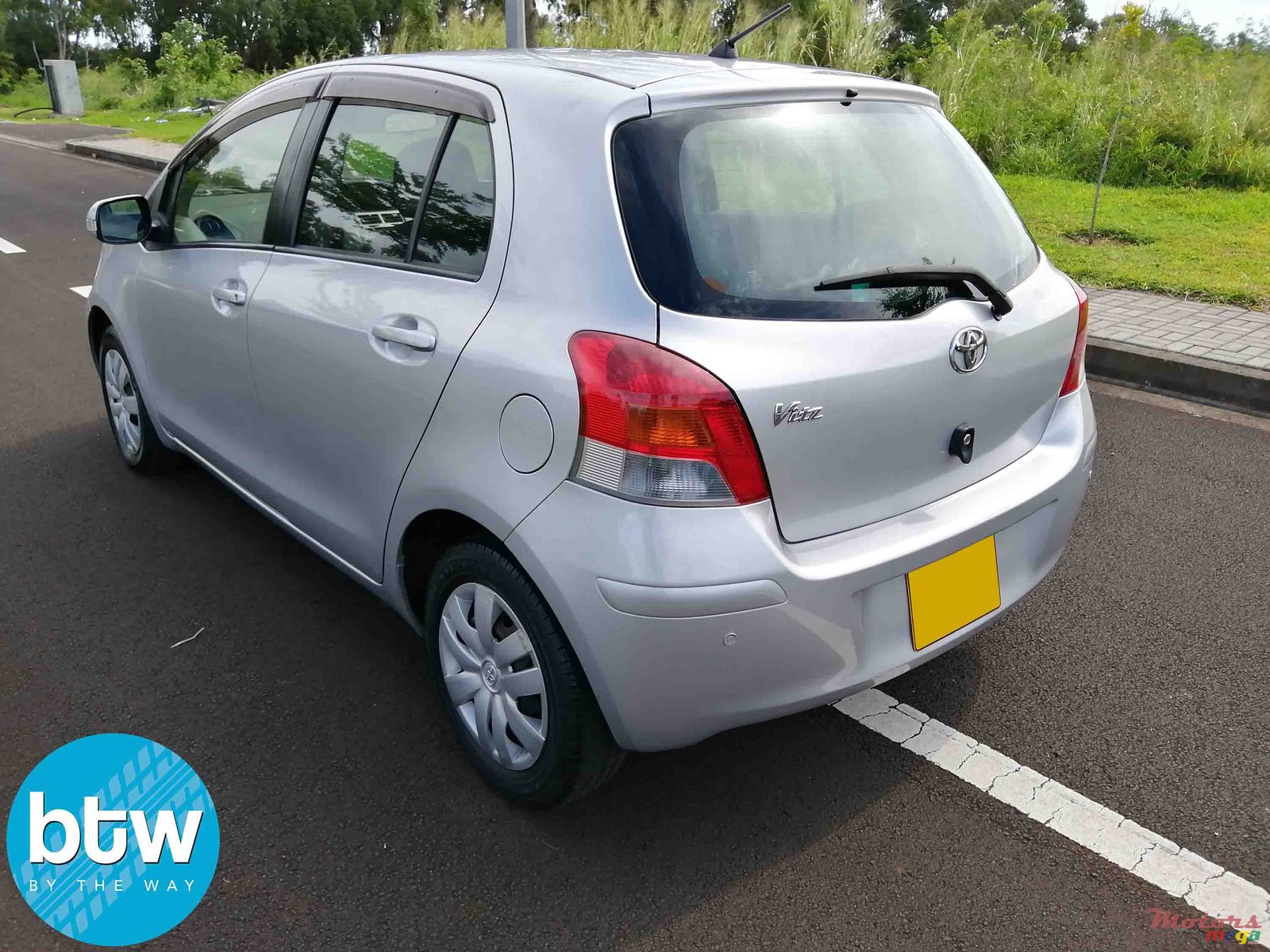 2009' Toyota Vitz Automatic photo #2