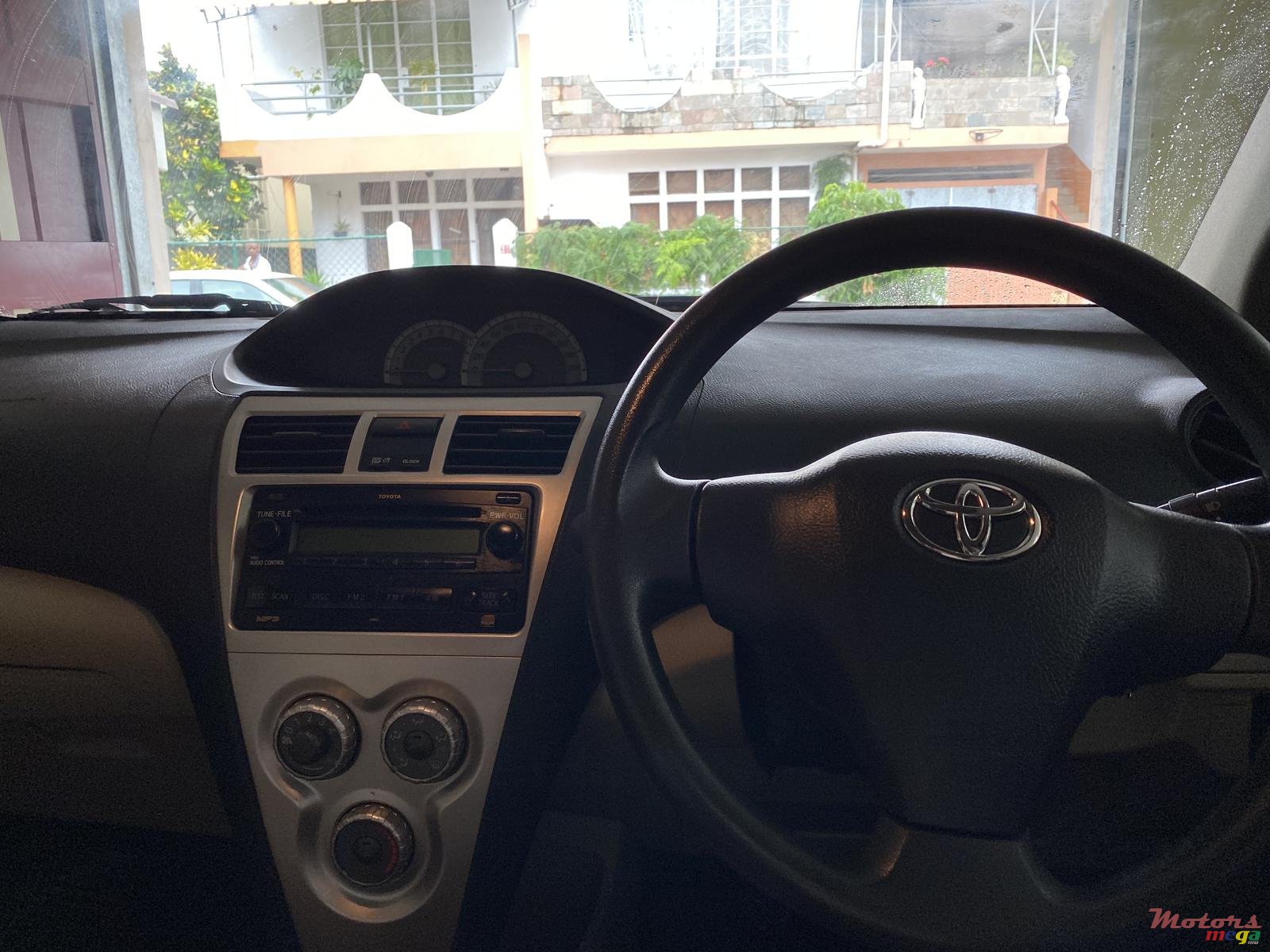 2008' Toyota Yaris photo #5