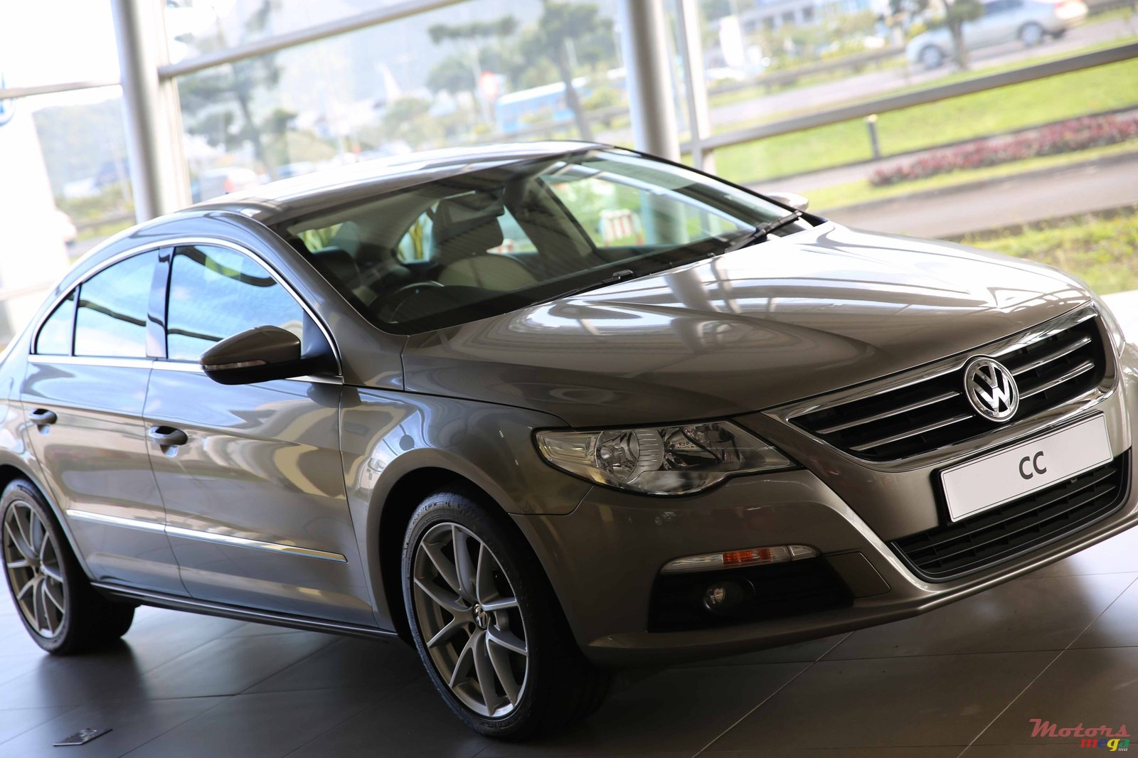2009' Volkswagen Passat CC photo #3