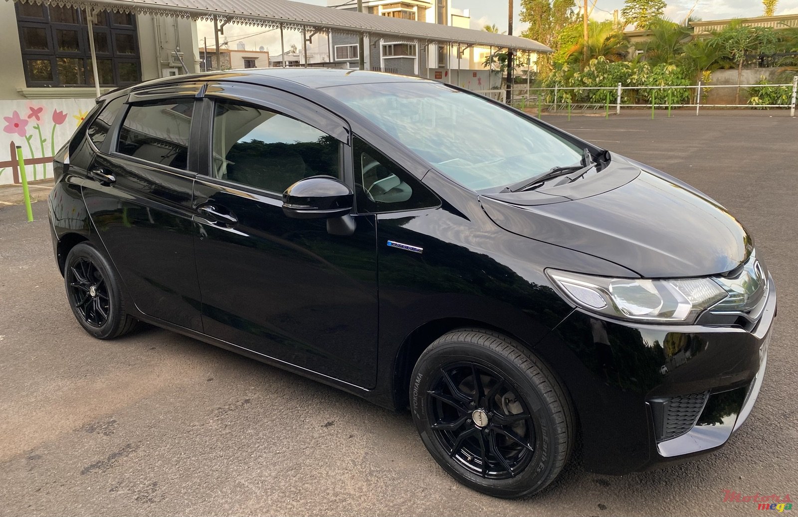 2015' Honda Fit Hybrid photo #2