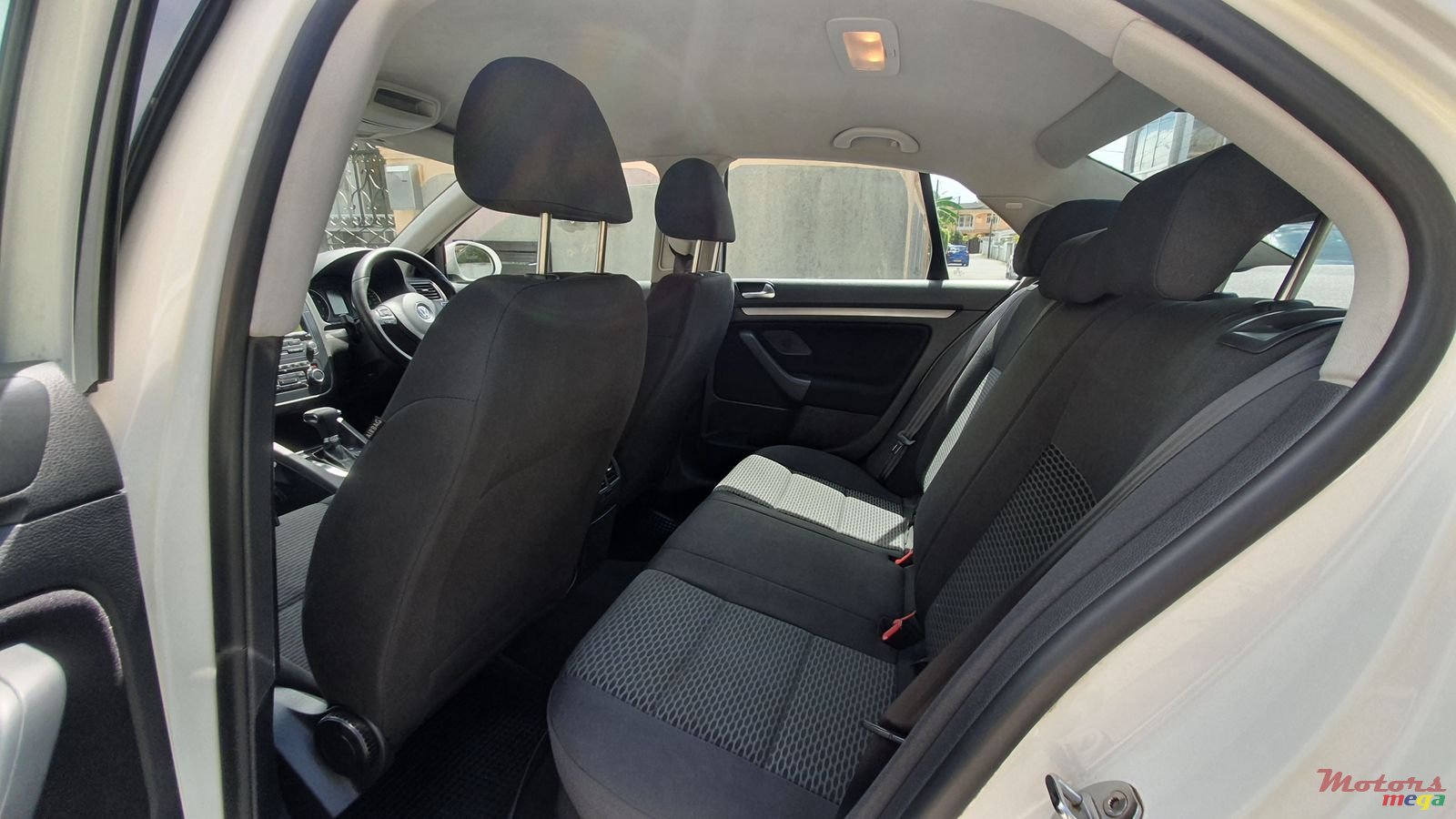 2011' Volkswagen Jetta photo #5