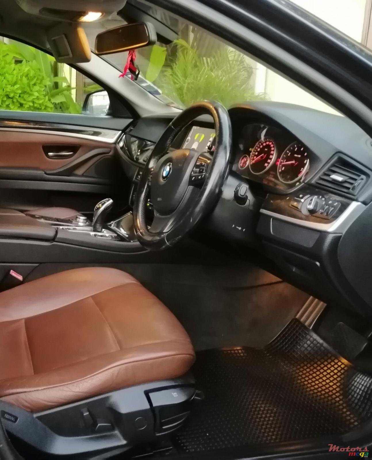 2011' BMW 523 photo #2