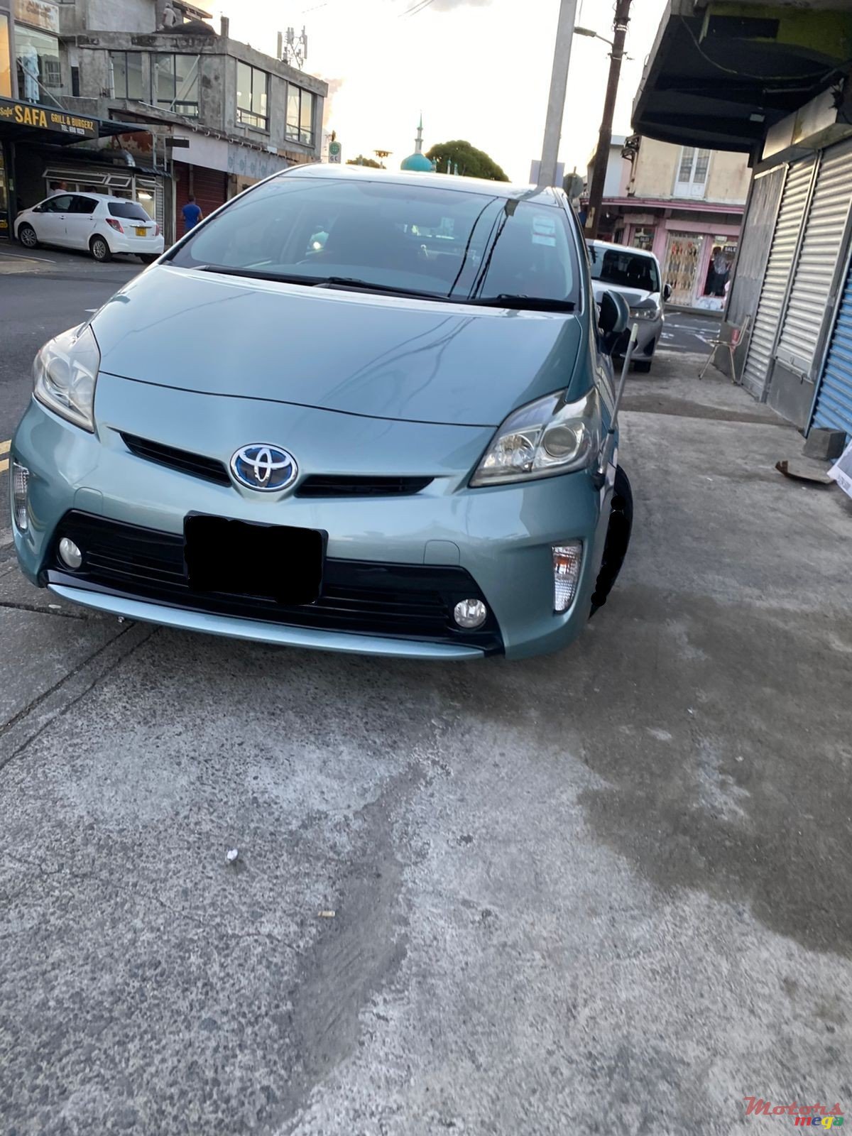 2013' Toyota Prius photo #2