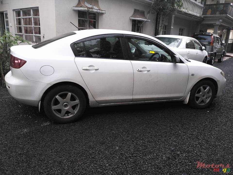 2004' Mazda Axela photo #2