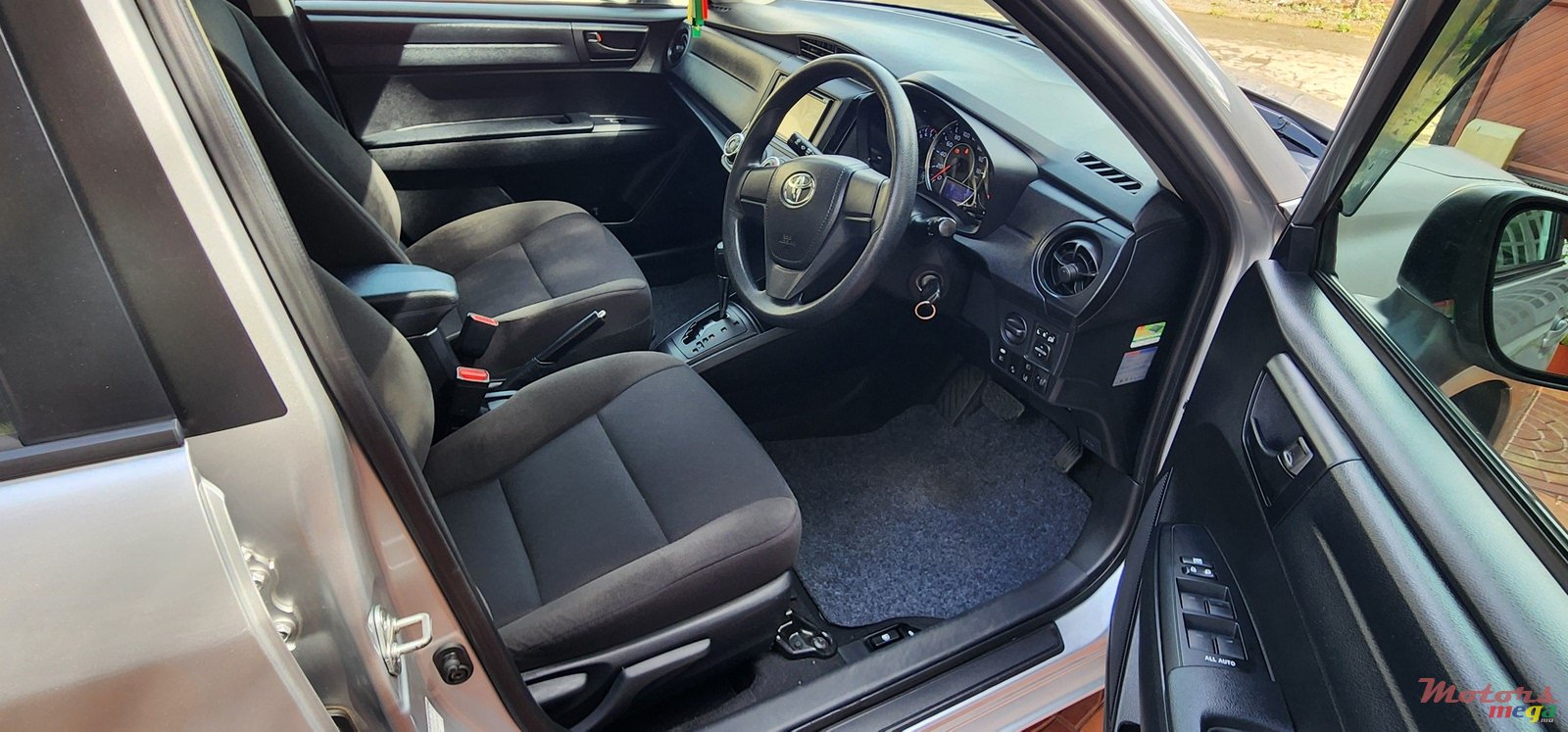 2019' Toyota Corolla photo #4