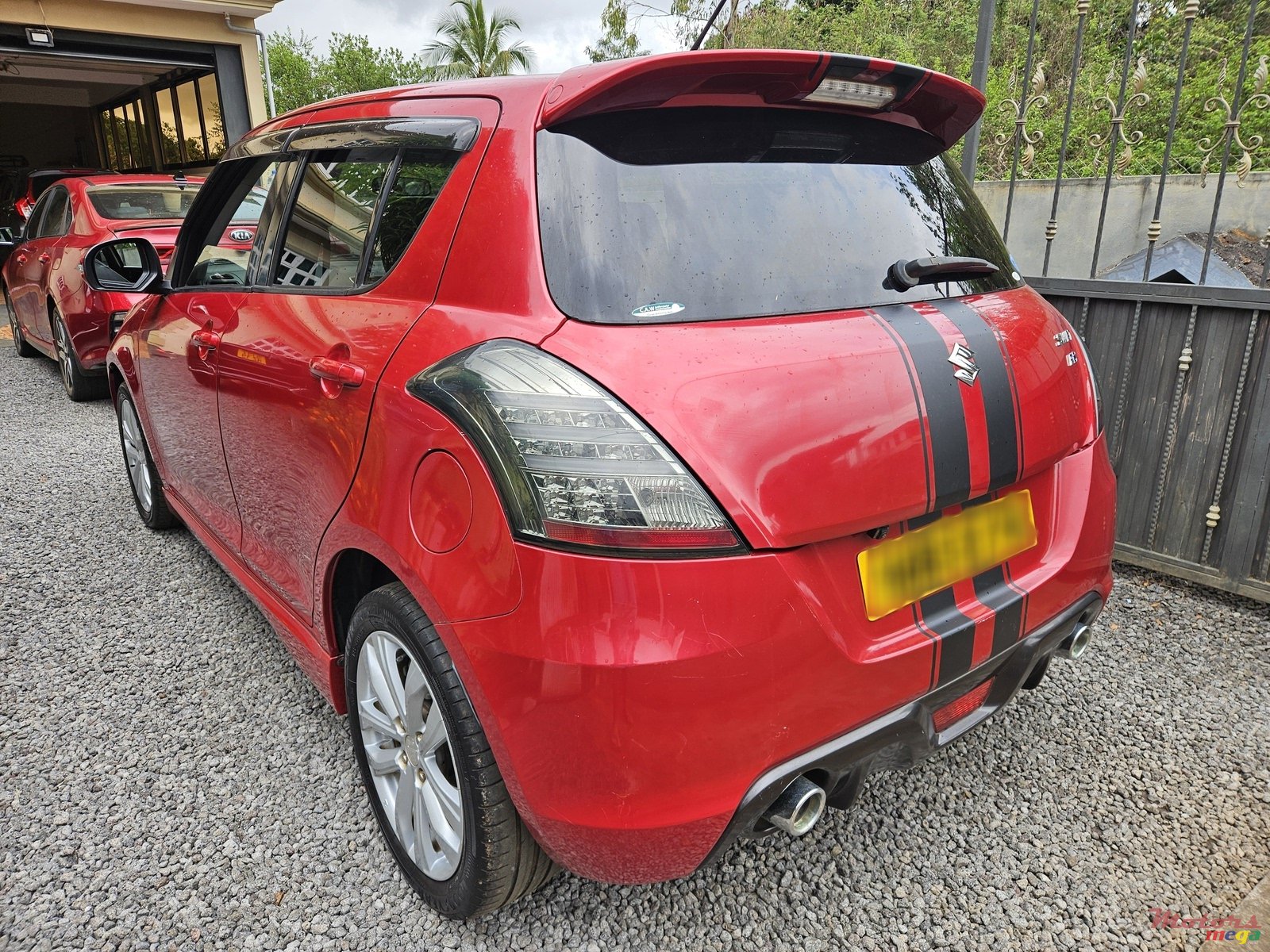 2015' Suzuki Swift photo #3