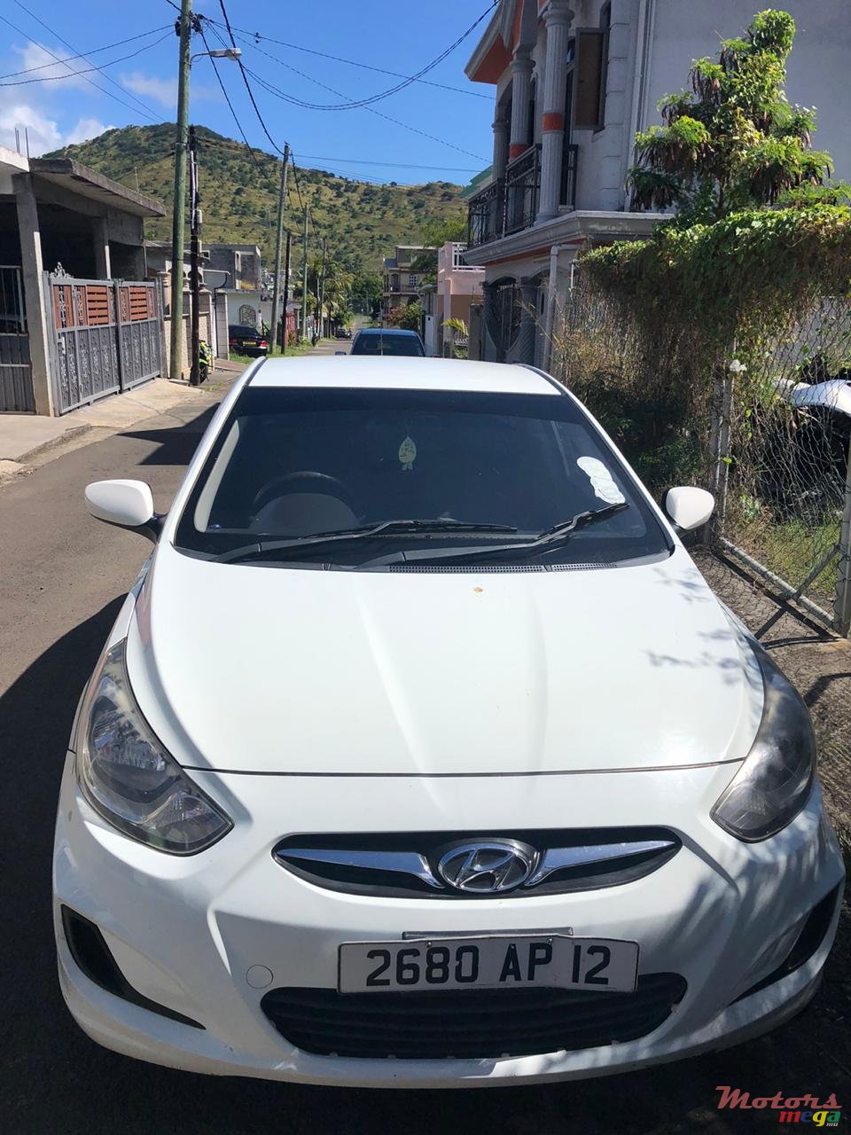 2012' Hyundai Accent photo #1