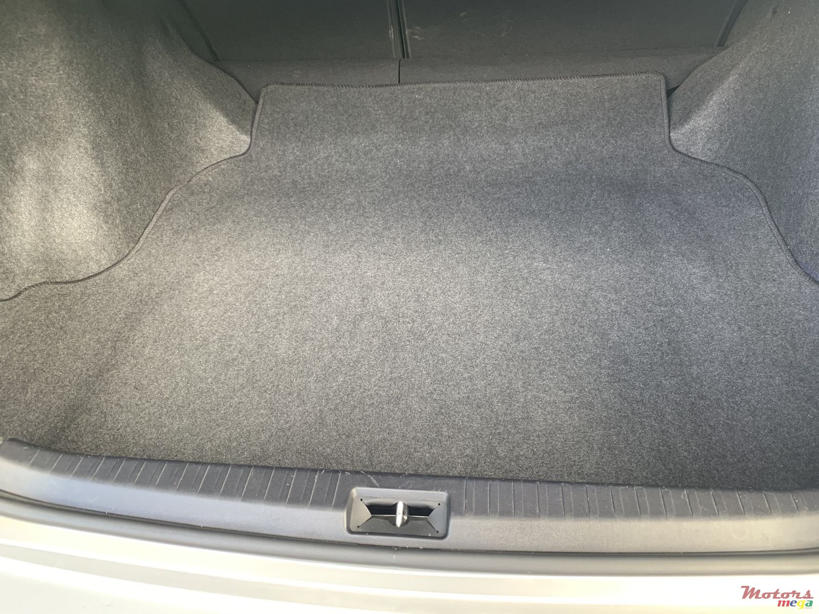 2013' Toyota Corolla premio photo #4