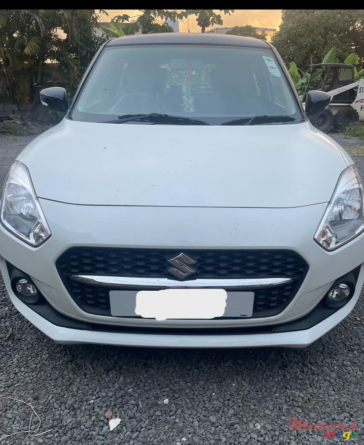 2023' Suzuki Swift Glx photo #1