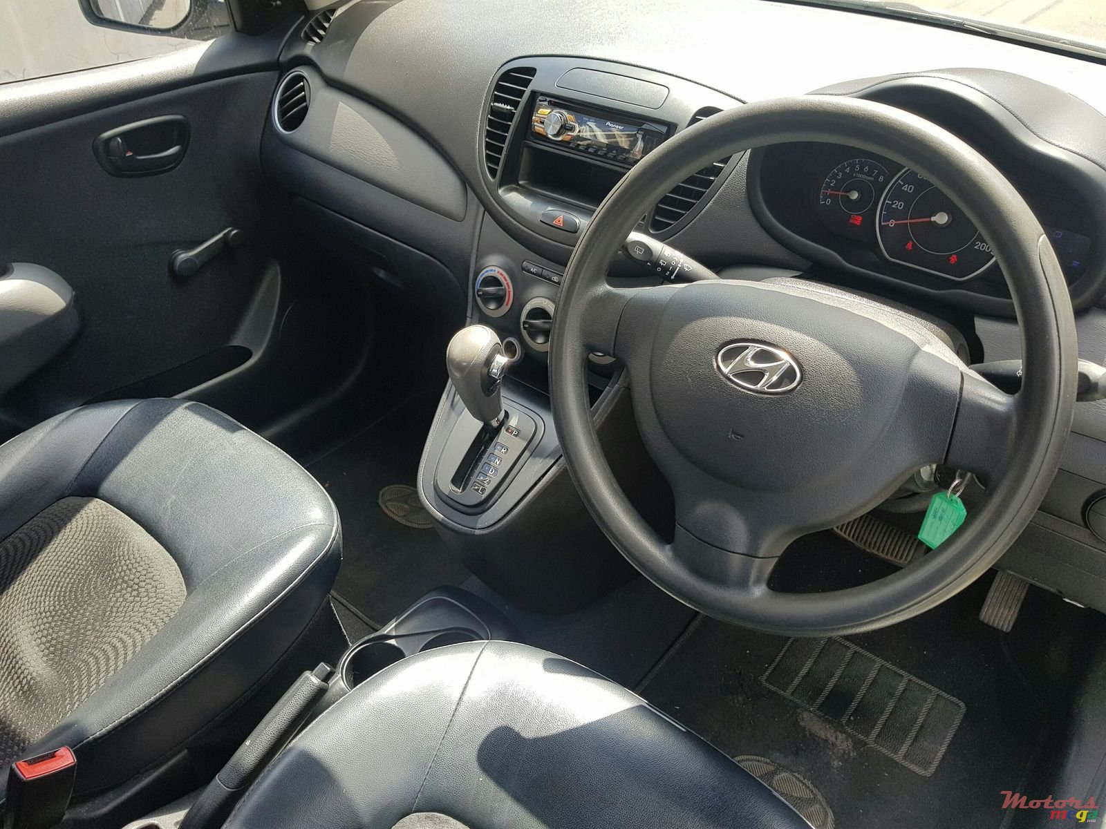 2012' Hyundai i 10 automatic photo #3