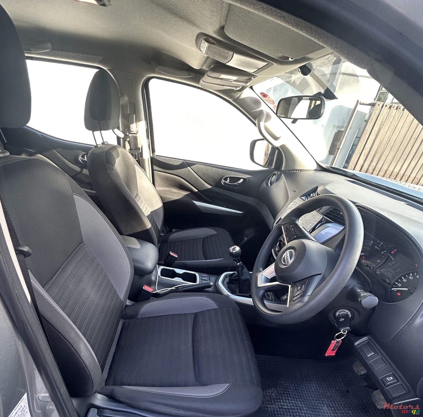 2023' Nissan Navara photo #3