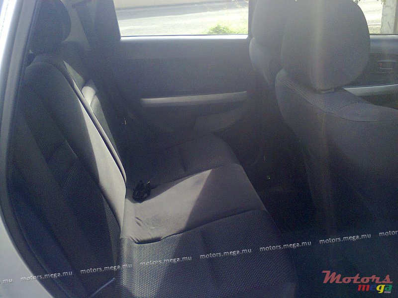 2003' Toyota I S T photo #5