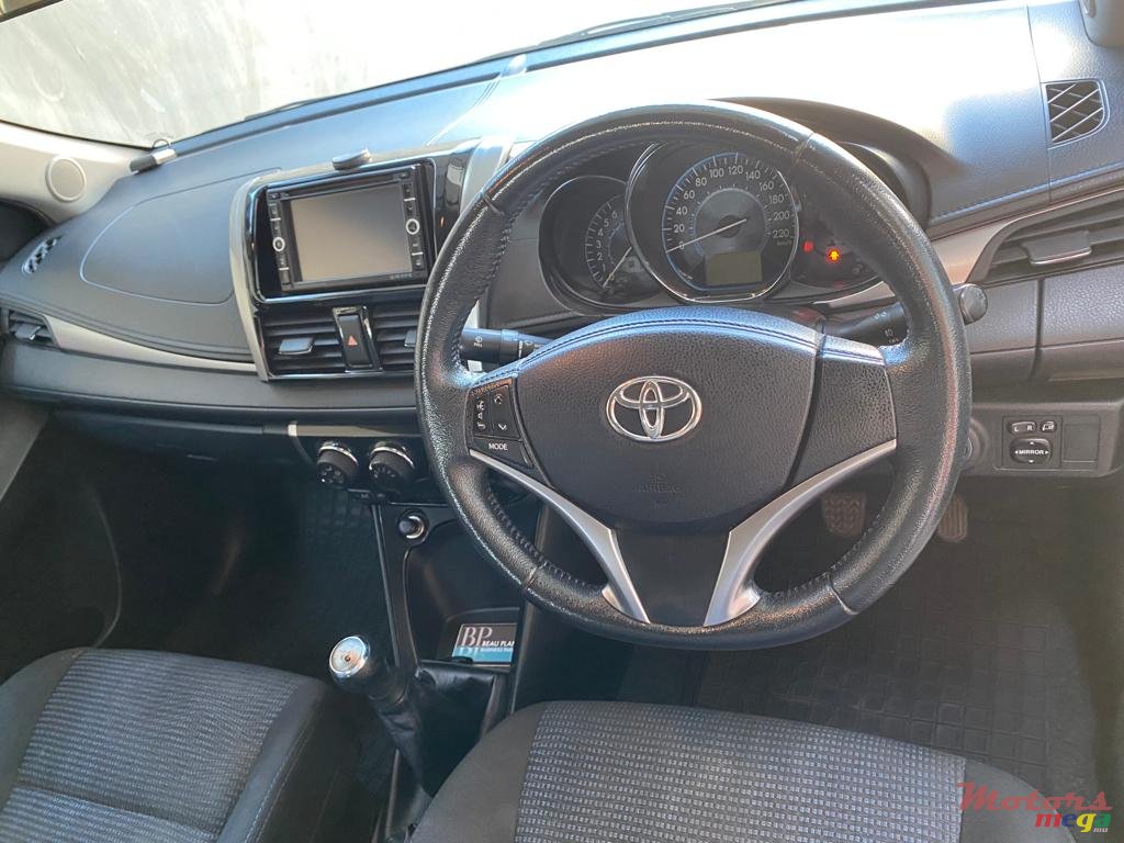 2017' Toyota Yaris photo #1