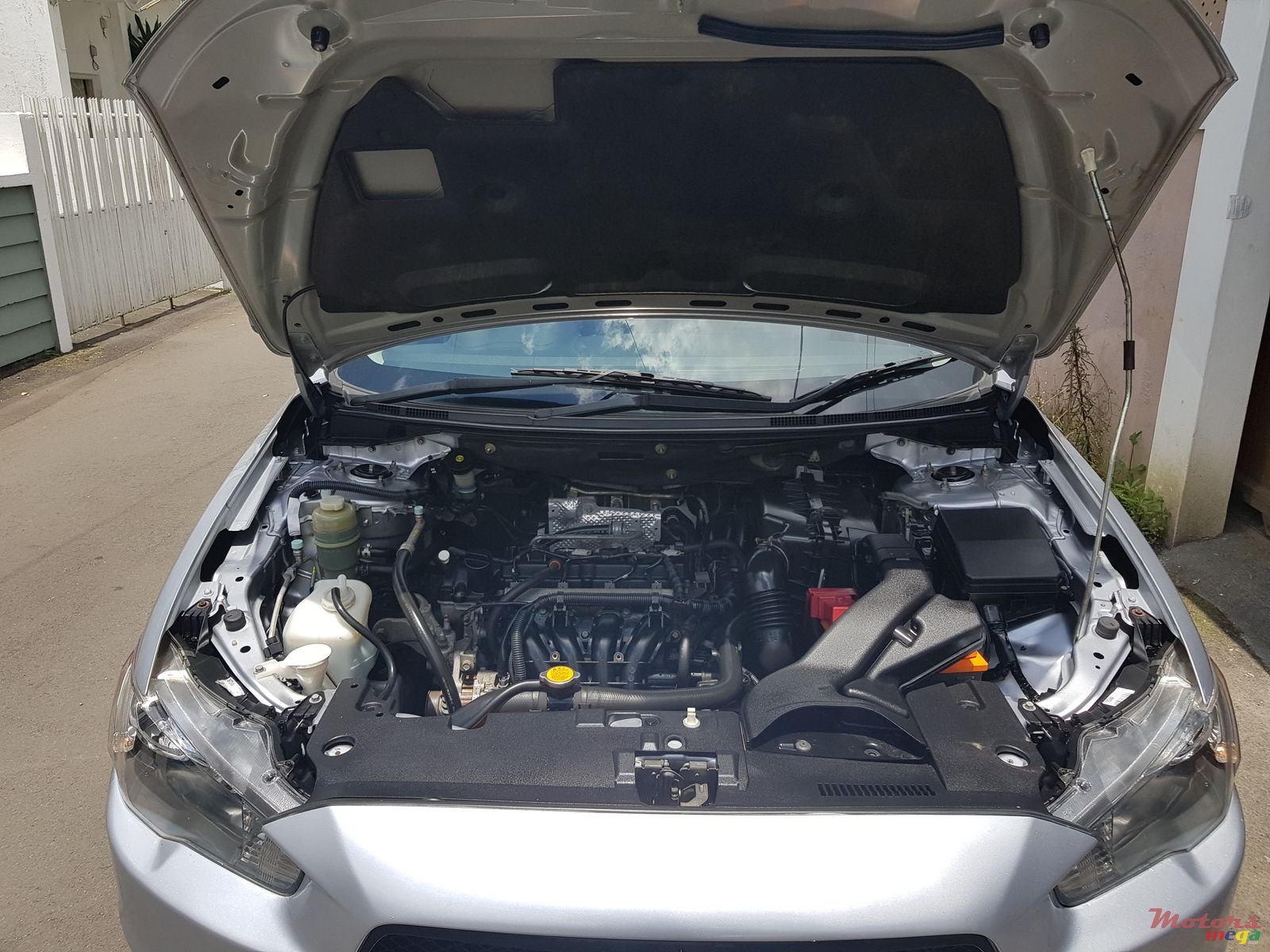 2012' Mitsubishi Lancer X photo #5