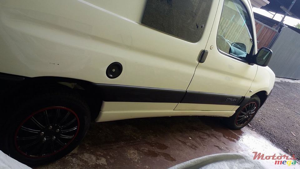 2011' Citroen Berlingo photo #2