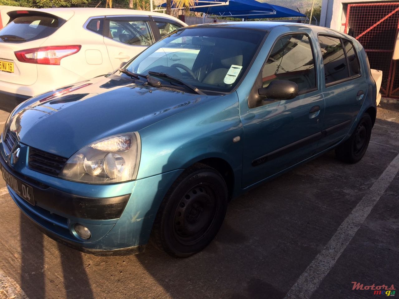 2004' Renault Clio Hatchback photo #3